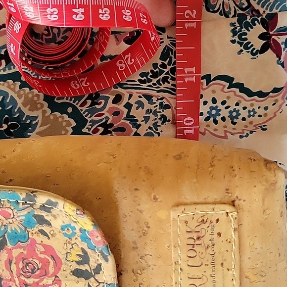 ◇Last price reduction ☆NEW!!! Pure Cork Crossbody - Picture 7 of 11